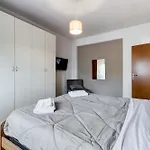 Cozy Boho-Style Apartment Near Metro A