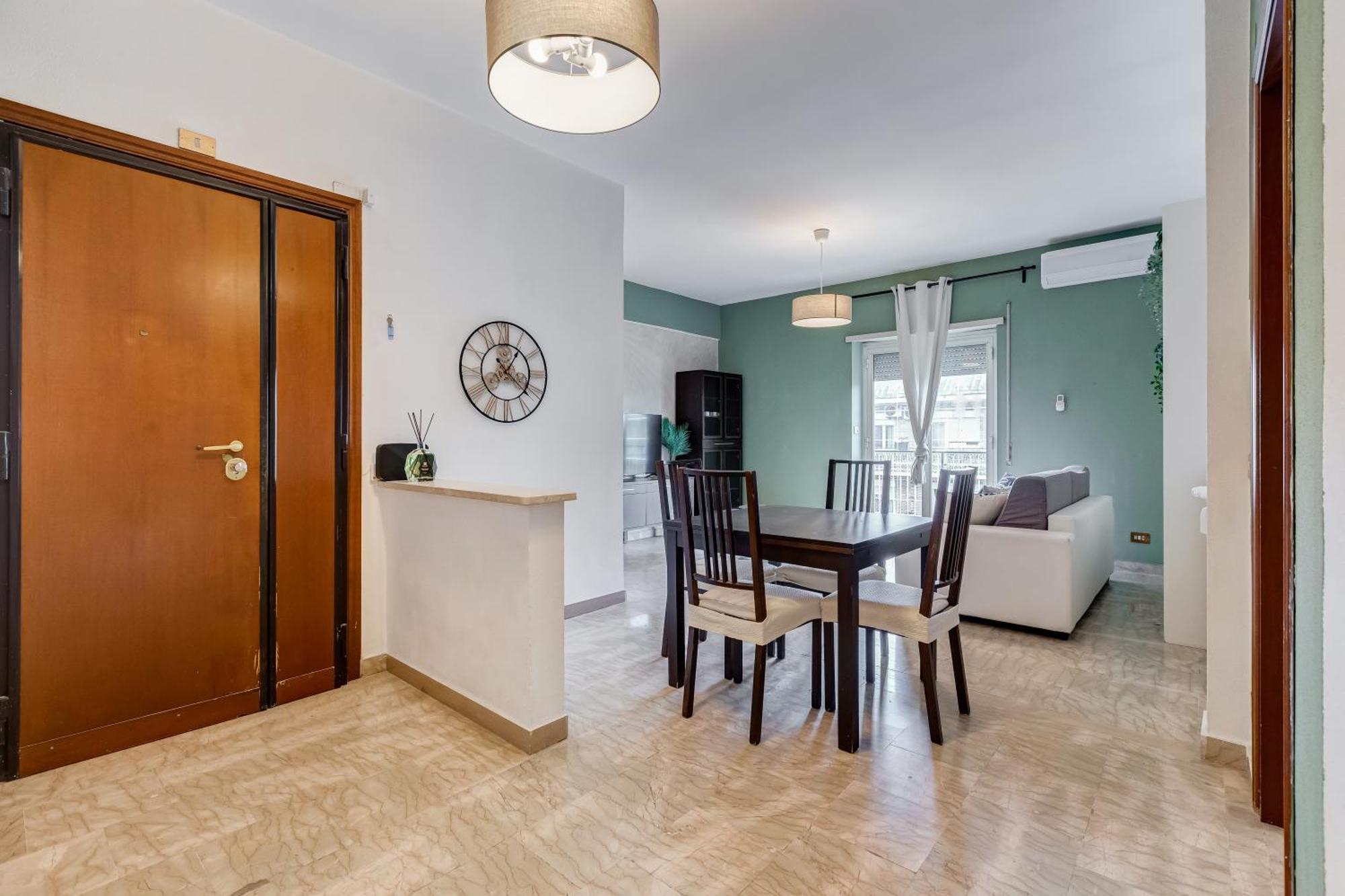 Apartment Cozy Boho-style Near Metro A